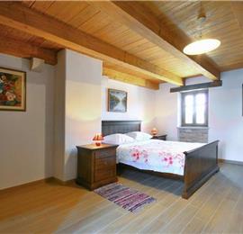4 bedroom villa with pool near Svetvinčenat, Istria, sleeps 10